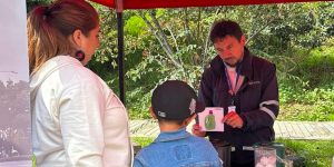 La ronda del río Bogotá, en Suba, fue escenario de una feria ambiental por el Día Mundial del Agua que convocó a entidades distritales y comunidad en torno al cuidado de las fuentes hídricas. Durante la jornada, Área Limpia participó con acciones de sensibilización sobre cultura del aseo y manejo adecuado de residuos.