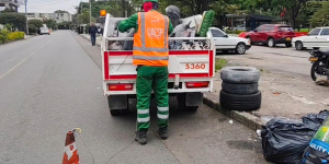 Equipos Cazaregueros en Suba realizando limpieza urbana y control de puntos críticos de acumulación de residuos en Bogotá