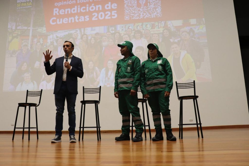 Reconocimiento a operarios de barrido de Área Limpia en Suba por su labor en el aseo urbano