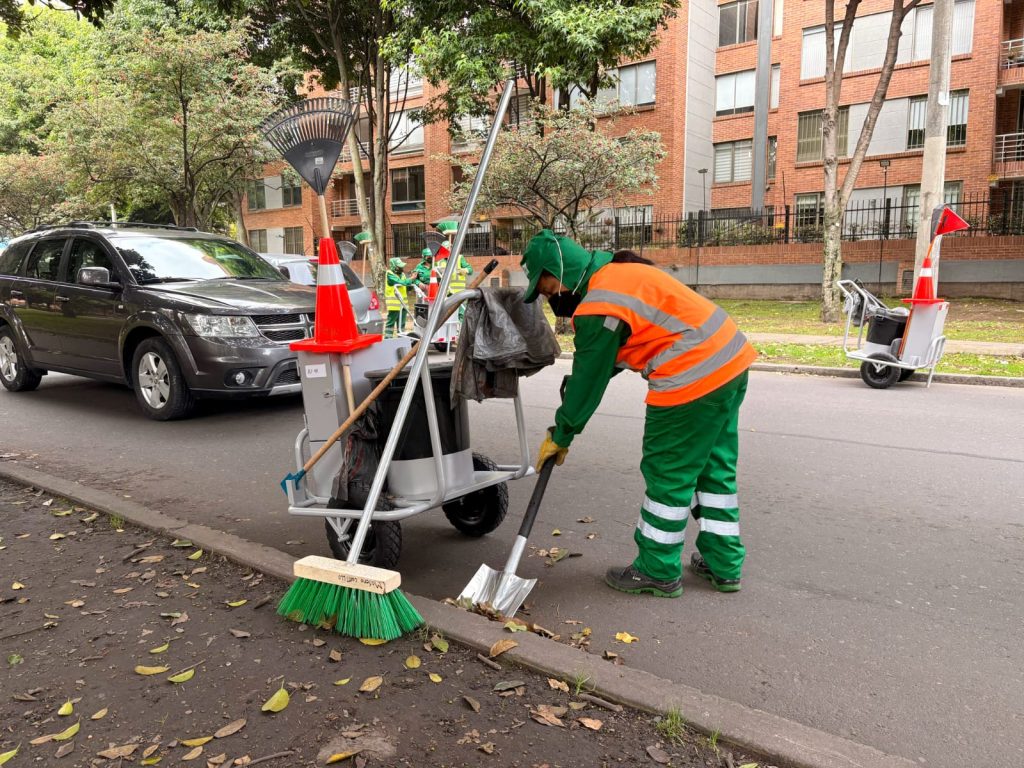 aseo-bogota-suba-nuevos-equipos-barrido.jpg