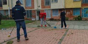 Jornada de ornato y embellecimiento en el barrio Berlín de Suba con limpieza, recolección de residuos y retiro de llantas abandonadas