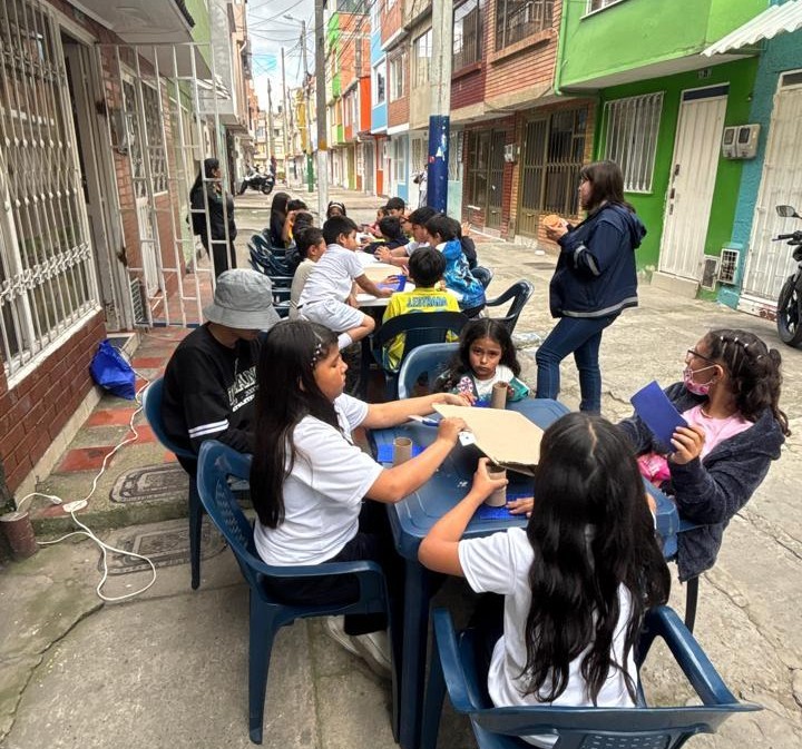 Área Limpia y Aire Urbano impulsan la educación ambiental en Suba con actividades sobre reciclaje, separación en la fuente y aprovechamiento de residuos.