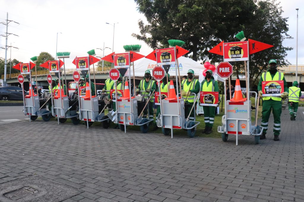 Área Limpia se sumó al despliegue de la campaña “Hazlo Bien por Bogotá” de la UAESP en la localidad de Suba, en la Autopista Norte, entre las calles 134 y 170.