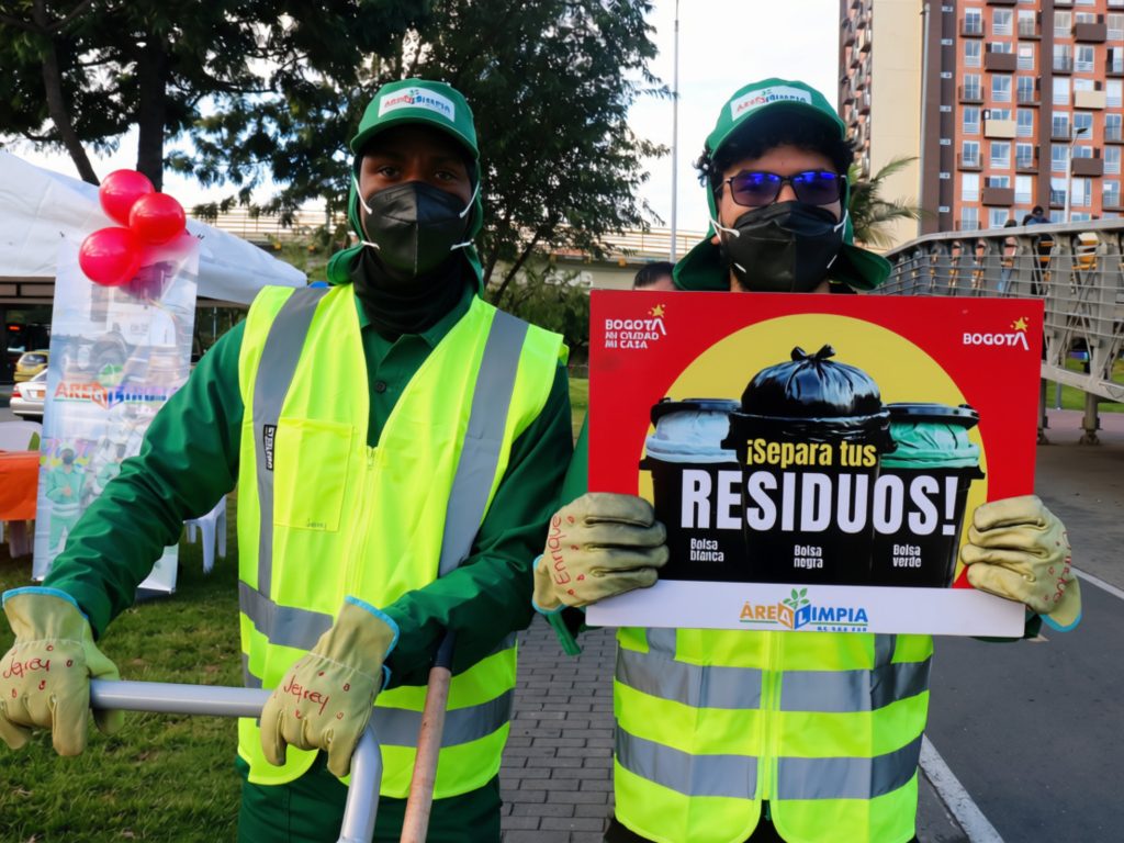 Área Limpia se unió a la campaña distrital “Hazlo Bien por Bogotá” de la UAESP para promover la cultura del aseo, el manejo adecuado de residuos y el cuidado del espacio público.