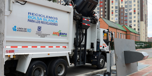 Los contenedores soterrados hacen parte de la infraestructura dispuesta para facilitar la entrega de residuos sólidos domiciliarios no aprovechables y mantener en mejores condiciones el espacio público.