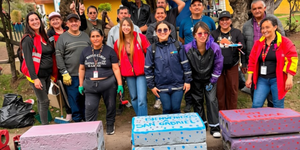 En Suba la pintura y el mantenimiento del mobiliario urbano transformaron los puntos de encuentro comunitarios en entornos más limpios y seguros.