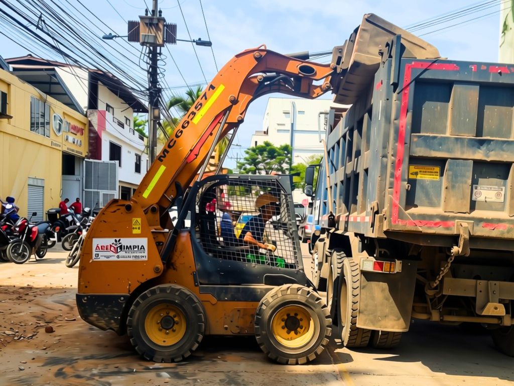 Área Limpia movilizó maquinaria, equipos y personal desde Bogotá para apoyar en Cali la remoción de escombros y recuperación del espacio público. de magnitud 7,4 sacudió el occidente de Colombia y dejó una emergencia que afectó a miles de personas y generó daños en viviendas, edificaciones e infraestructura. Cali también enfrentó las consecuencias del sismo, con estructuras afectadas y escombros que exigieron una respuesta coordinada para recuperar zonas y facilitar el tránsito y las labores de atención.  Aunque Área Limpia D.C. S.A.S. E.S.P. presta el servicio público de aseo exclusivamente en Bogotá, ante la magnitud de la emergencia el Distrito, a través de la UAESP, autorizó su participación como apoyo en Cali. Así, Bogotá, la UAESP y Área Limpia pusieron sus capacidades técnicas y operativas al servicio de la respuesta, sumándose a las acciones que se adelantaban en la ciudad.  Maquinaria y equipos de Área Limpia se movilizaron para apoyar la limpieza en Cali  Para acompañar las labores de recuperación, Área Limpia movilizó parte de su capacidad operativa hasta Cali. El despliegue incluyó vehículos ampliroll, cargadores y camionetas 4x4, además de equipos técnicos y personal operativo dispuesto para apoyar la remoción de escombros y la limpieza de los espacios públicos afectados por la emergencia. También se dispusieron plantas de energía, torres de iluminación y sistemas de comunicación satelital para fortalecer las condiciones de trabajo durante las jornadas de atención.  Área Limpia y Ciudad Limpia unen capacidades para recuperar espacios en Cali  El trabajo se desarrolló de manera articulada con Ciudad Limpia, empresa prestadora del servicio público de aseo en Cali. La unión de capacidades permitió sumar maquinaria, experiencia y cientos de manos a las labores que ya se adelantaban en territorio, demostrando que la colaboración entre equipos puede hacer más efectiva la respuesta frente a situaciones que impactan a una comunidad.  Más allá de trasladar equipos y personal, este apoyo representa la decisión de acompañar a una ciudad que atravesaba uno de sus momentos más difíciles. Cada espacio recuperado, cada escombro retirado y cada jornada de trabajo compartida hacen parte de un esfuerzo mayor: ayudar a que la vida cotidiana pueda comenzar a retomarse y que las comunidades encuentren nuevamente caminos para avanzar.  Cuando una comunidad necesita apoyo, estar también es una forma de servir  La emergencia en Cali recordó que el servicio público trasciende las fronteras de una operación y que, frente a una situación que afecta a una comunidad, sumar capacidades también es una manera de construir país. Desde Bogotá, Área Limpia respondió al llamado y encontró en Ciudad Limpia un aliado para convertir esa voluntad de ayudar en acciones concretas. Porque hay momentos en los que acompañar significa movilizarse, poner la experiencia al servicio de otros y trabajar hombro a hombro hasta que los espacios vuelvan a abrirse y las comunidades puedan seguir adelante. Hoy, Cali cuenta también con ese compromiso: el de quienes entendieron que, cuando el país necesita manos, ninguna distancia es más grande que las ganas de ayudar.